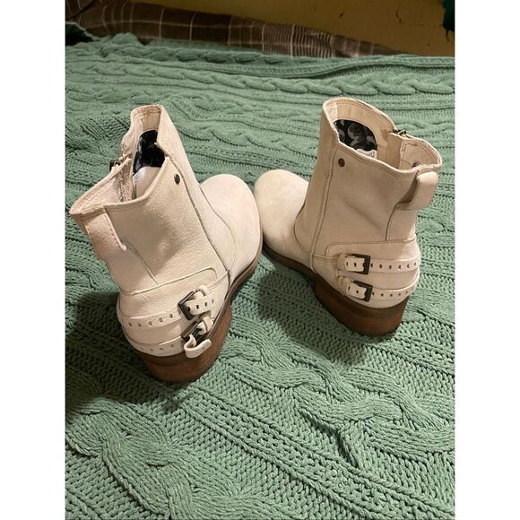 UGG Orion Moto Ankle Suede boots Light Beige Sz 11 - Picture 14 of 16